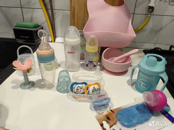Детские товары: бутылки, стойка для сушки, посуда