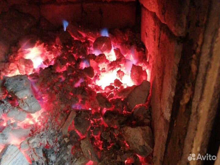 Уголь в мешках. Дрова для растопки