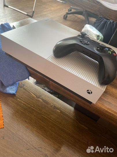 Xbox One s 1tb с играми