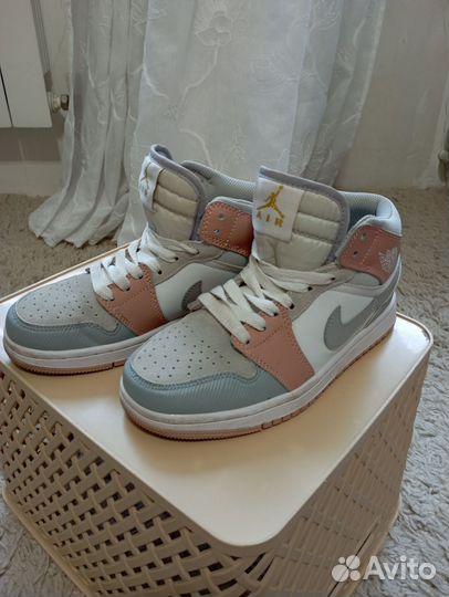 Кроссовки женские 36