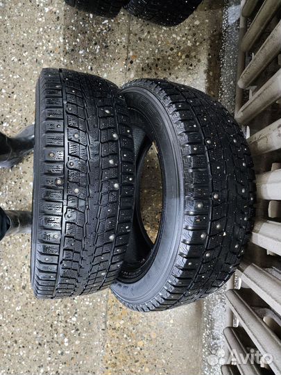 Dunlop SP Winter Ice 01 215/65 R16