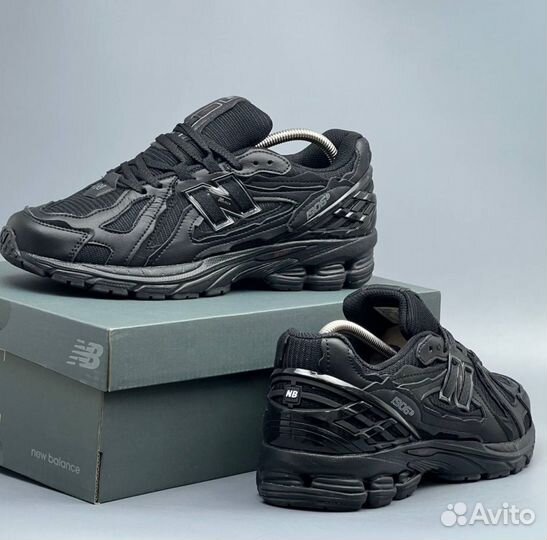 Черные New Balance 1906