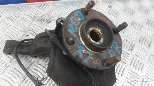 Ступица передняя правая nissan tiida C11X (CDN32N9