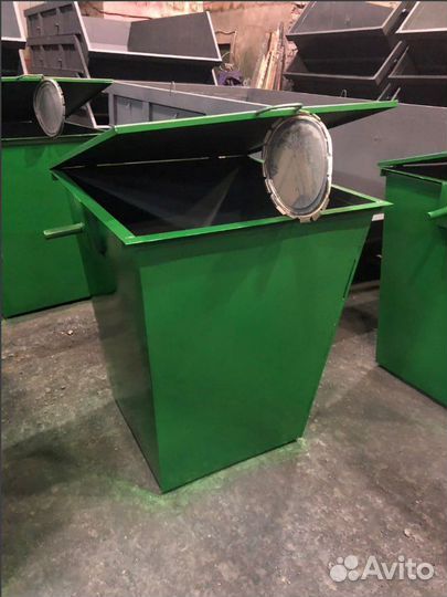 Мусорный контейнер с крышкой