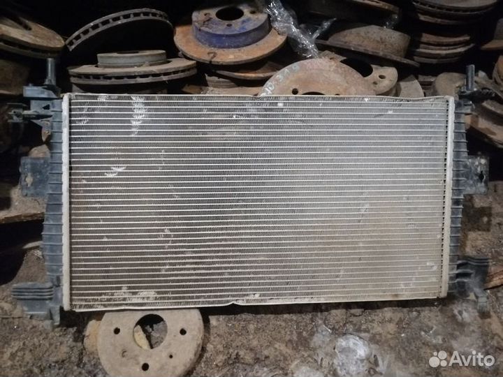 Радиатор охлаждения Ford Focus