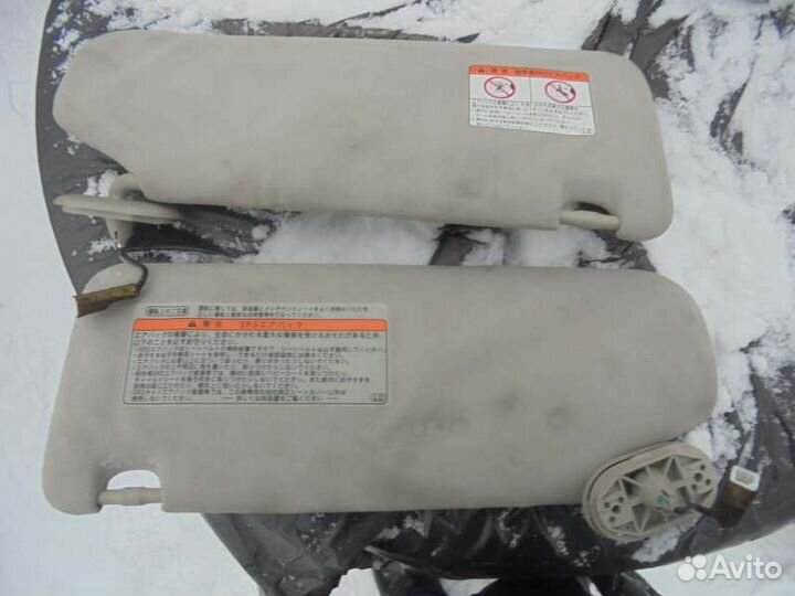 Козырек солнцезащитный Toyota Avensis AZT251