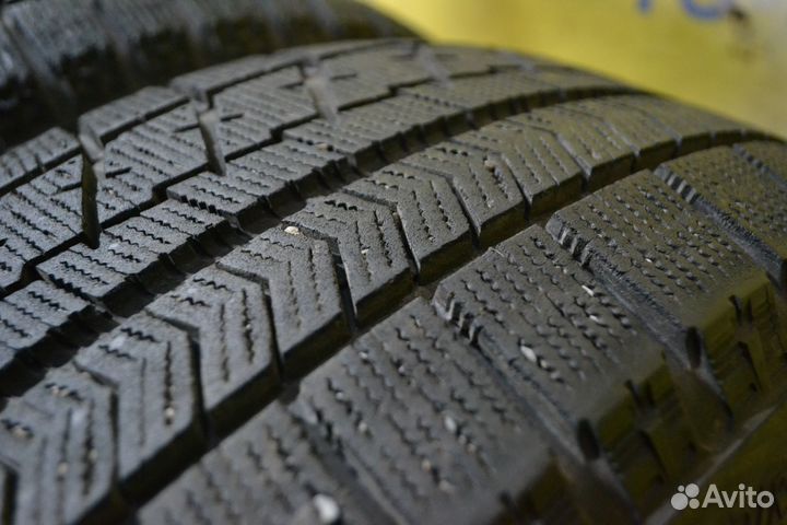 Bridgestone Blizzak VRX 215/60 R16