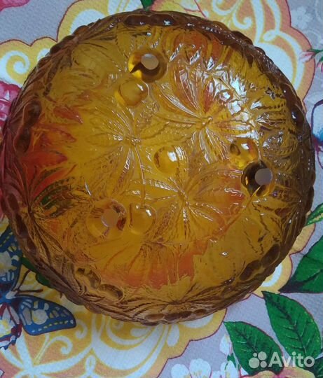 Ваза для фруктов на трёх ножках - шариках