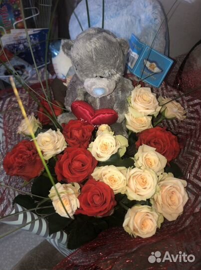 Букет роз с игрушкой