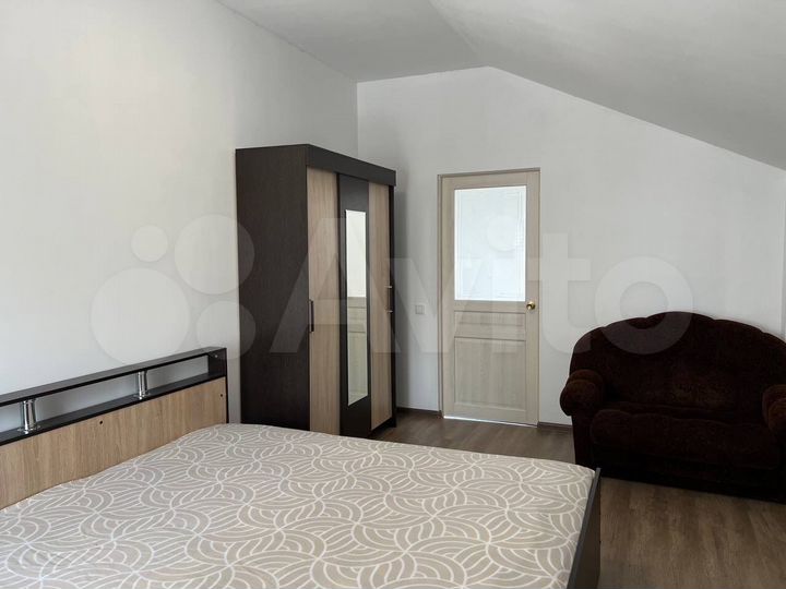 2-к. квартира, 70 м², 3/3 эт.