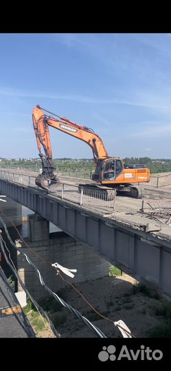 Машинист гусеничного экскаватора в Томск