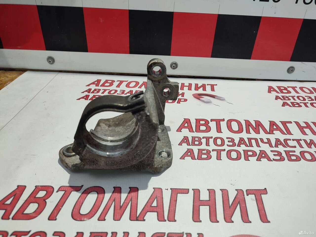Кронштейн правого привода Рено Аркана 1.3