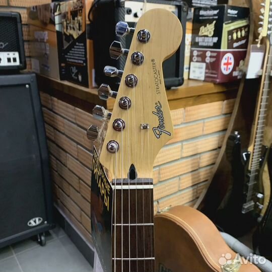 Электрогитара Fender Stratocaster ST-STD Standart