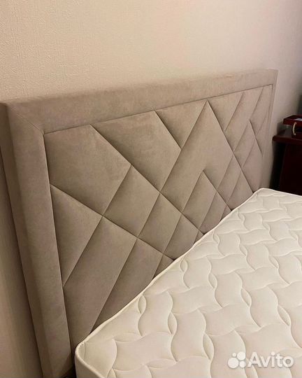 Кровать с подъемным механизмом