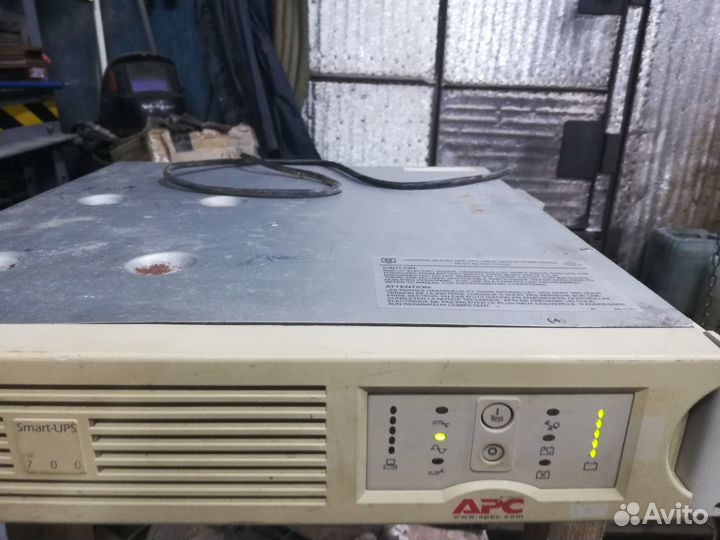 Ибп APC Smart-UPS 700va в стойку