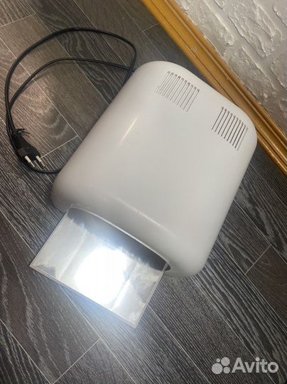 Лампа для ногтей