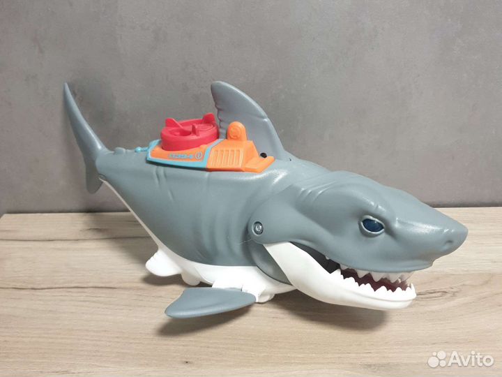 Игрушка акула