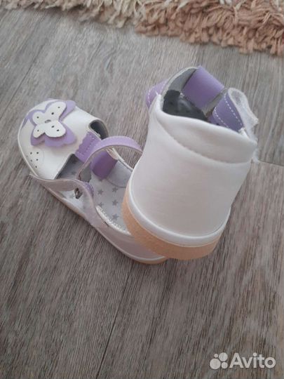Босоножки 26-27р для девочки новые