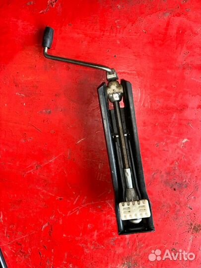 Домкрат Mersedes Benz E W211 A642