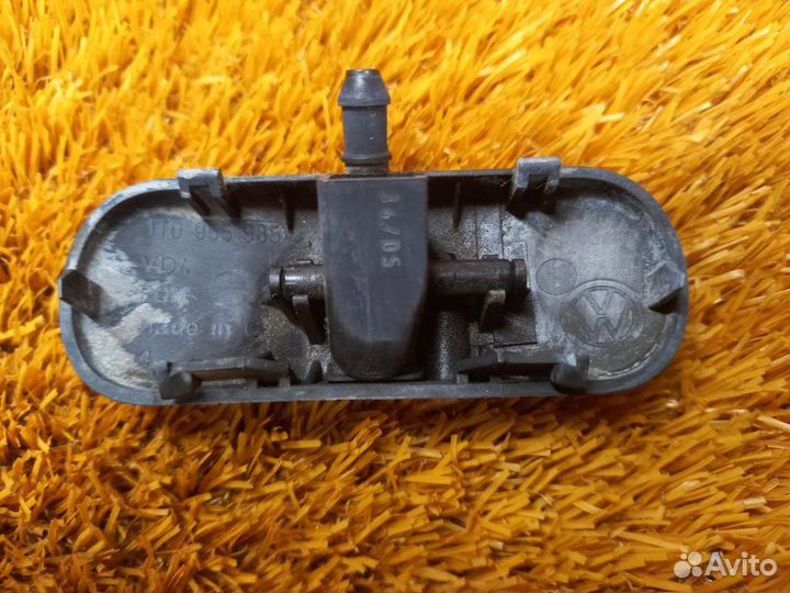 Форсунка омывателя левая Volkswagen Jetta 1K BWA