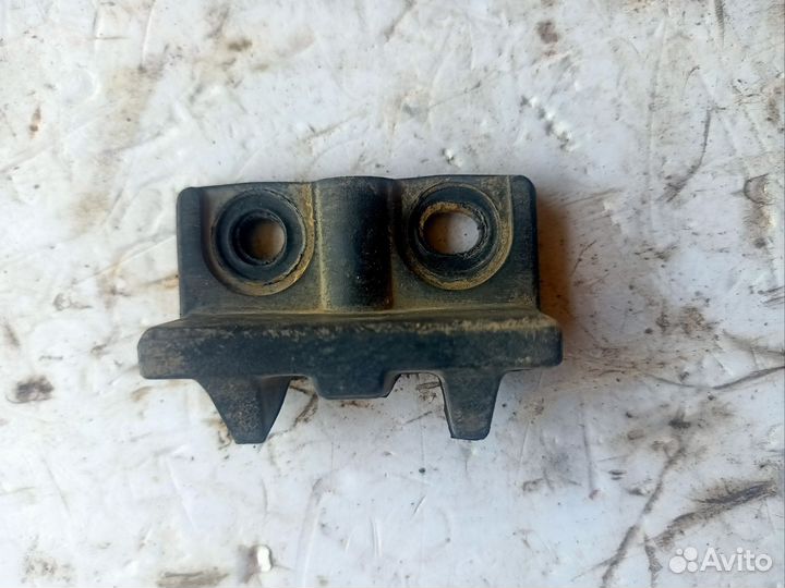 Втулка отбойника двери багажника Sorento KIA 81739