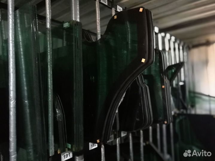 Стекло заднее верхние для terex 820 / 825 / 860