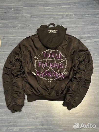 В наличии Vetements total darkness bomber