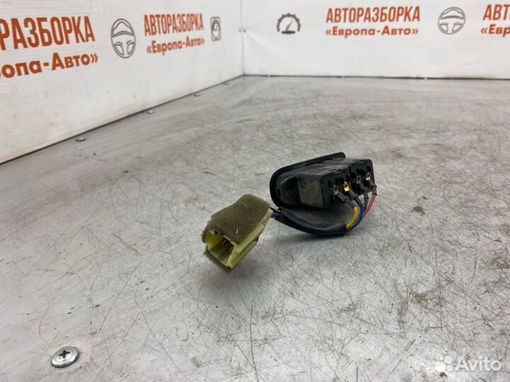 Кнопка открывания крышки багажника Kia Magentis 2