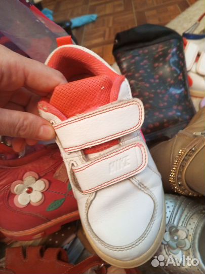 Отдам бесплатно обувь для девочки от 24 до 28 р-р