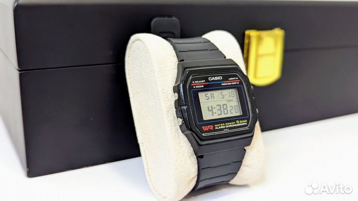 Винтажные электронные часы casio