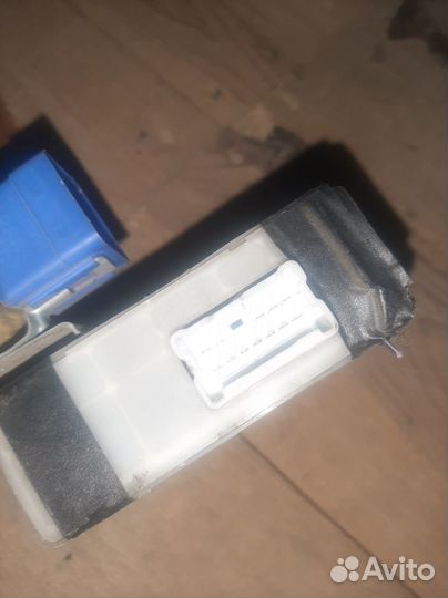 Электронный блок на Nissan Primera P 11