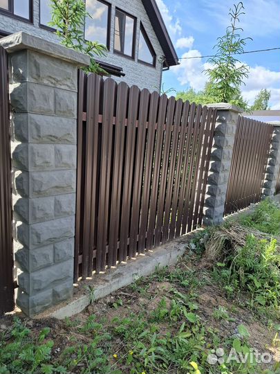 Забор из металлического штакетника двустороний1,7м