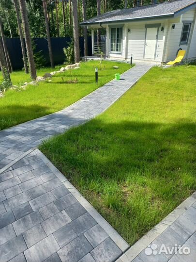 Укладка тротуарной плитки, брусчатки. Газон