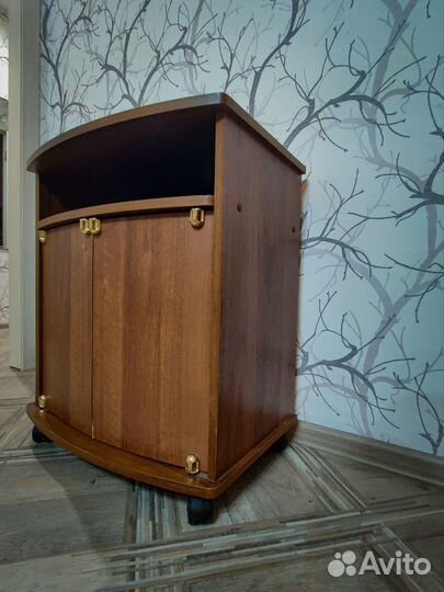 Тумбочка прикроватная