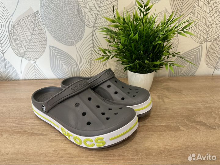 Продаю Crocs новые