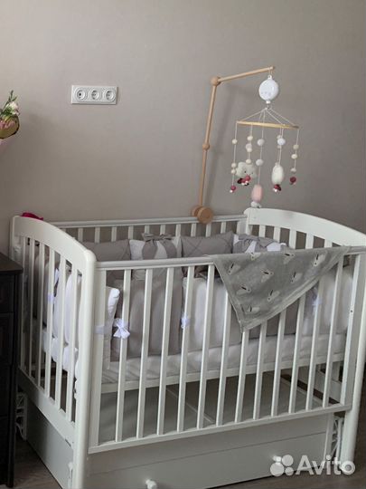 Детская кроватка с маятником гандылян