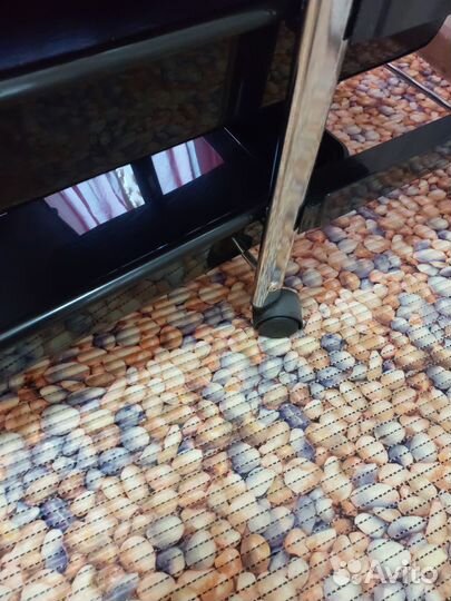 Столик-тележка мастера салона красоты