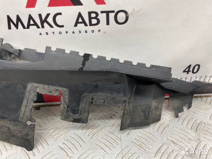 Б/У Дефлектор радиатора Volkswagen Passat 3B5 +