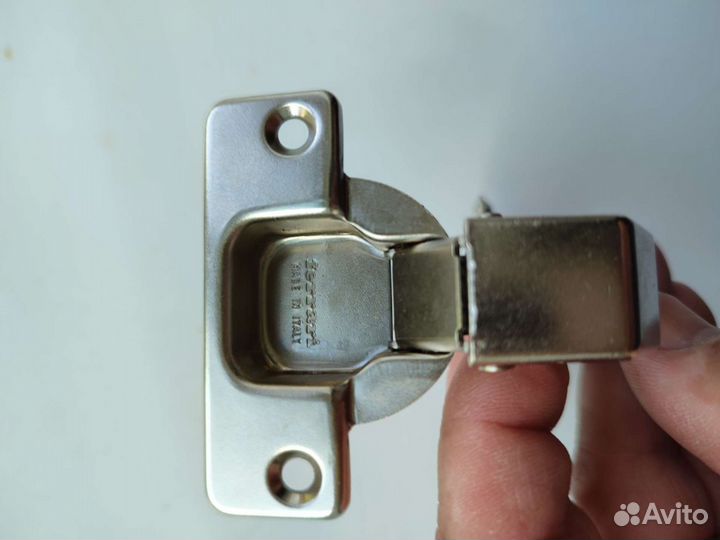 Петли мебельные ferrari, два вида