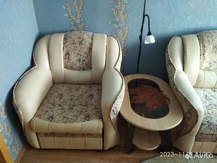 Продам диван с креслом