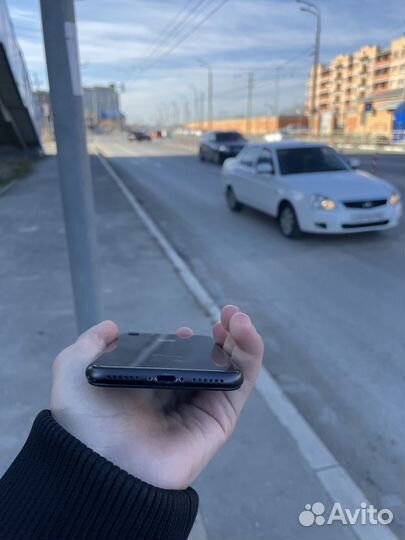 iPhone 8, 64 ГБ