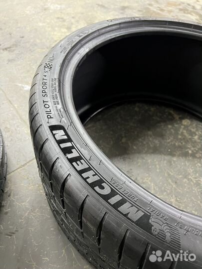 Michelin Pilot Sport 4 S 315/30 R22 и 285/35 R22