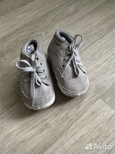 Кросовки для малышей мягкие