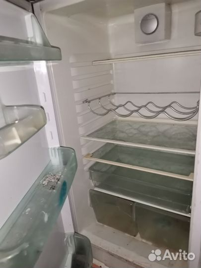 Холодильник встраимваемый