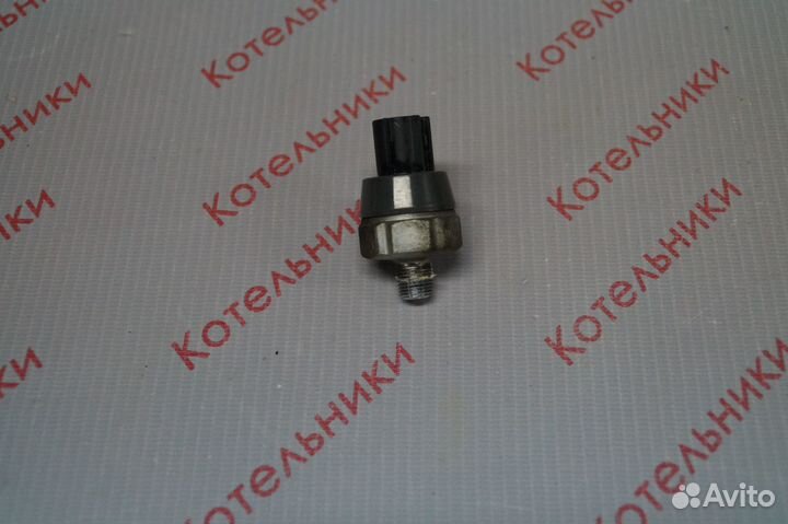 Nissan 25240-4M400 Датчик давления масла