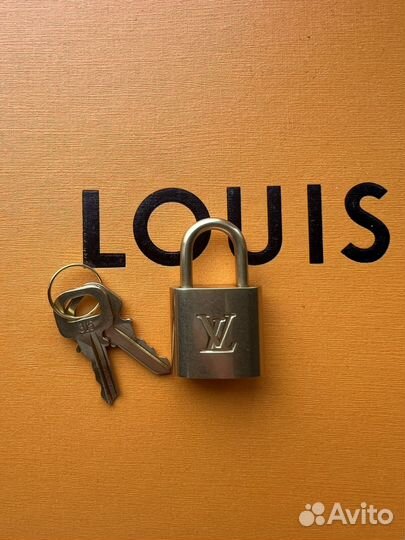 Замок Louis Vuitton 315