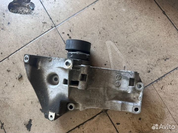 Кронштейн генератора Skoda Octavia A5 1.4 BUD 2012