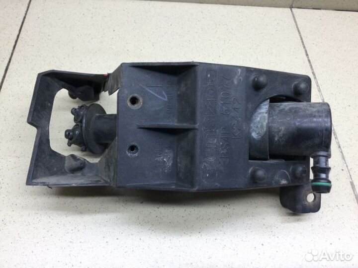 Форсунка омывателя фары левая Mazda 3 BK