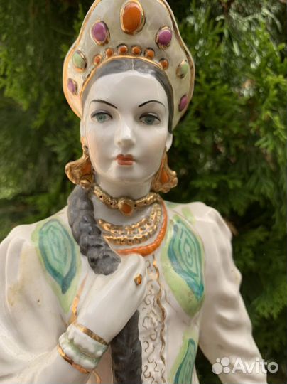 Дулево. Статуэтка Хозяйка Медной горы. 1955