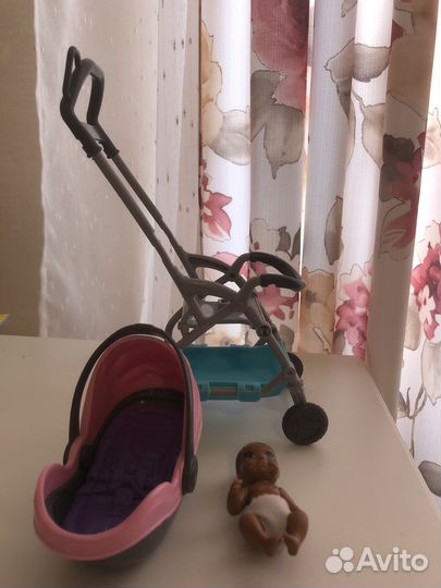 Ребенок с коляской barbi